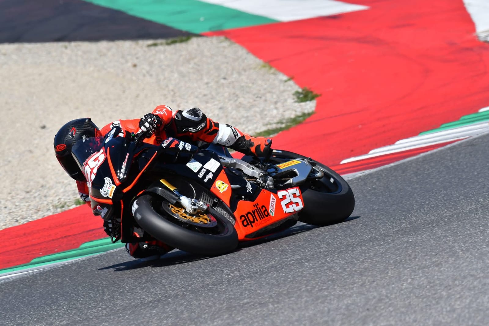 Max #25 in piega