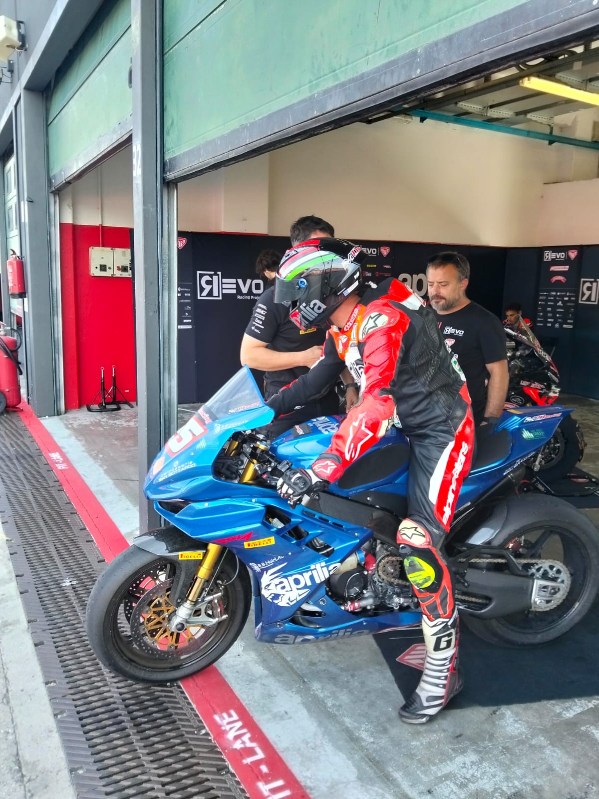 Max esce dal box