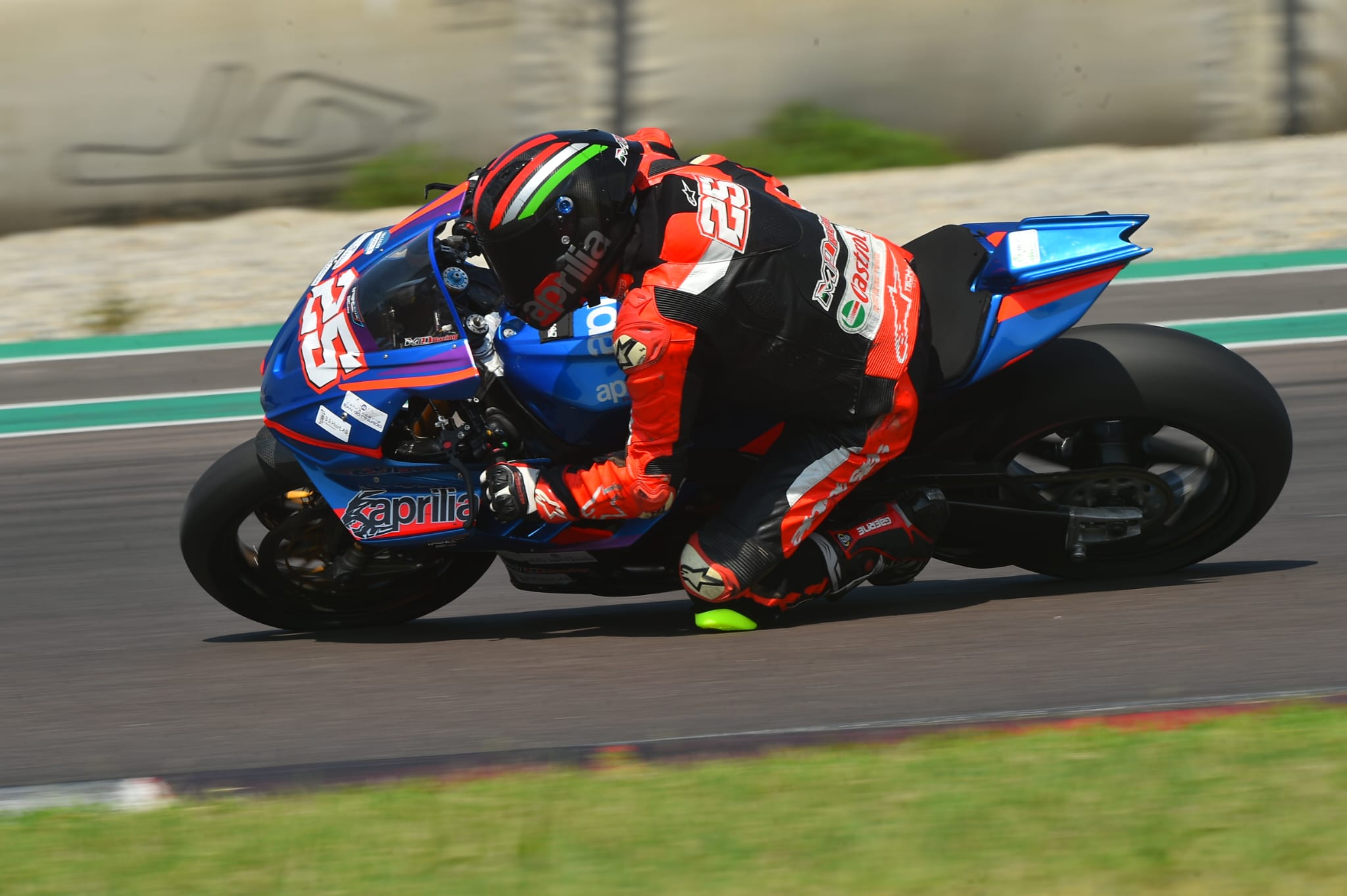 Max #25 in piega