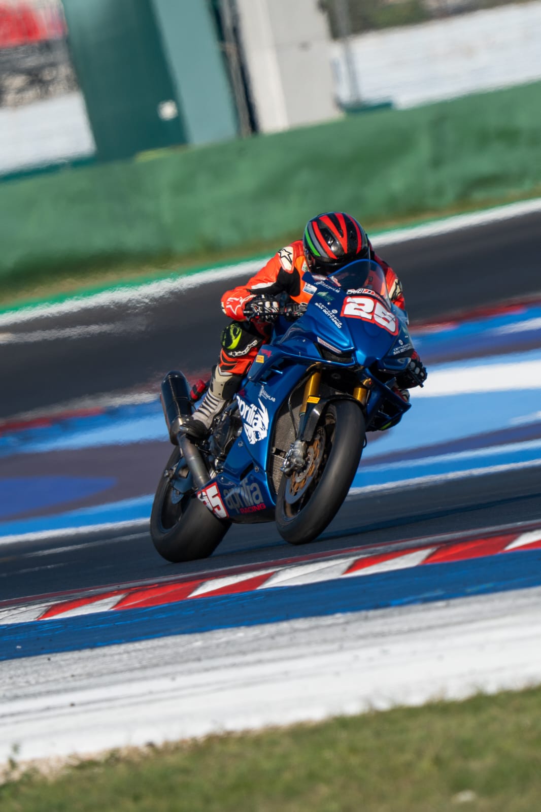 Max #25 in piega